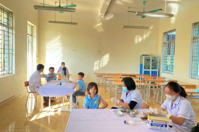 TRƯỜNG TIỂU HỌC TRỰC KHANG PHỐI HỢP VỚI TRẠM Y TẾ XÃ QUANG HƯNG TỔ CHỨC TIÊM VẮC XIN UỐN VÁN – BẠCH HẦU (Td) CHO HỌC SINH 7 TUỔI